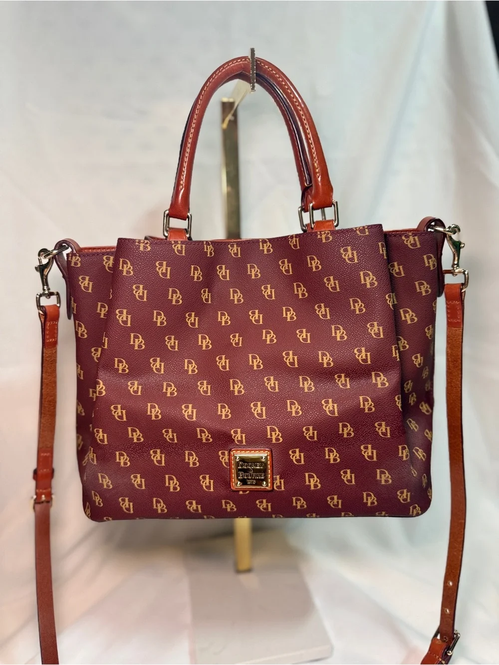 Dooney & Bourke classic dooney